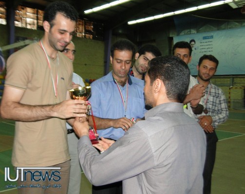 پایان مسابقات والیبال اساتید و کارکنان دانشگاه صنعتی اصفهان