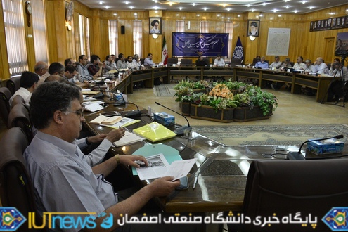 بررسی مهم ترین الگوهای حکمرانی آموزش عالی جهان دردانشگاه صنعتی اصفهان