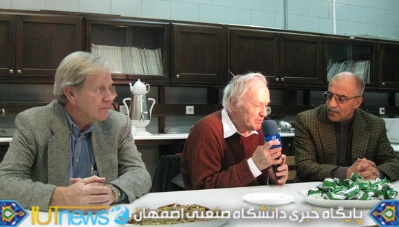 سمینار علمی &quot;بررسی ابررساناها&quot; در دانشگاه صنعتی اصفهان