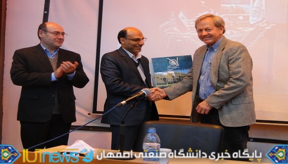 سمینار علمی &quot;بررسی ابررساناها&quot; در دانشگاه صنعتی اصفهان