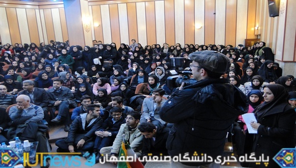 سمینار علمی &quot;بررسی ابررساناها&quot; در دانشگاه صنعتی اصفهان
