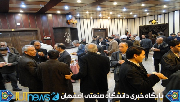 نشست صمیمانه اعضای هیأت علمی با سرپرست و معاونین دانشگاه صنعتی اصفهان