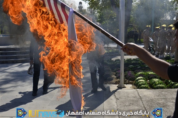استقبال دانشگاهیان دانشگاه صنعتی اصفهان از روز ملی مبارزه با استکبار جهانی