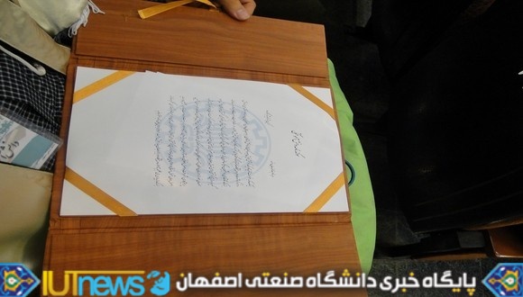  جشن بزرگ دانش آموختگي سال تحصيلي 91-90 (عکس ها از آقایان شاهمحمدی و امینی)