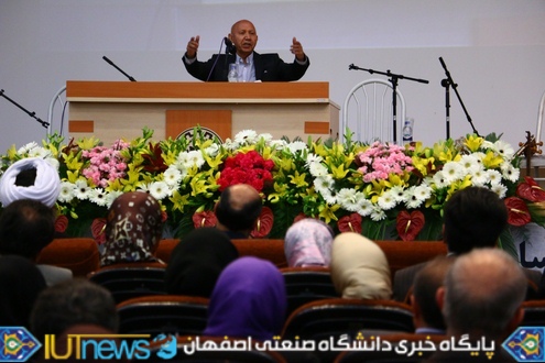 گرامیداشت مقام والای معلم و تجلیل ازاساتید نمونه دانشگاه صنعتی اصفهان