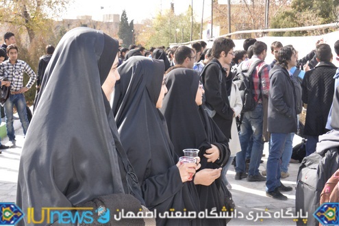 نقاشی خیابانی دانشجویان دانشگاه صنعتی اصفهان به مناسبت روز 16 آذر