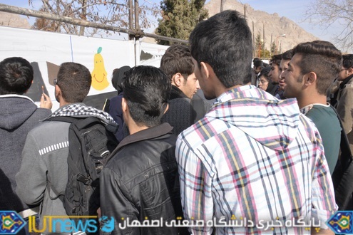 نقاشی خیابانی دانشجویان دانشگاه صنعتی اصفهان به مناسبت روز 16 آذر