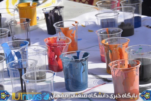 نقاشی خیابانی دانشجویان دانشگاه صنعتی اصفهان به مناسبت روز 16 آذر