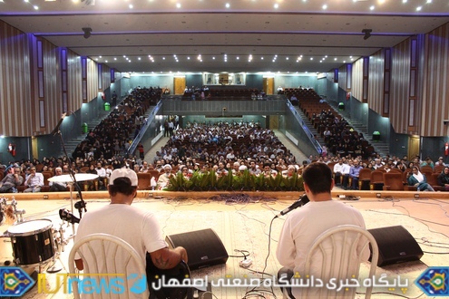 آئین گرامیداشت روزکارمند و تجلیل ازکارکنان نمونه دانشگاه صنعتی اصفهان