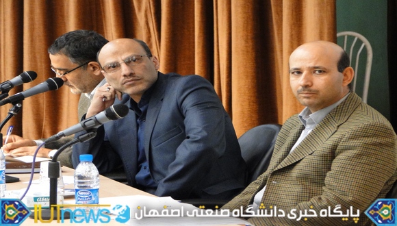 نشست صمیمانه پرسش و پاسخ دانشجویان تحصیلات تکمیلی و سرپرست دانشگاه صنعتی اصفهان