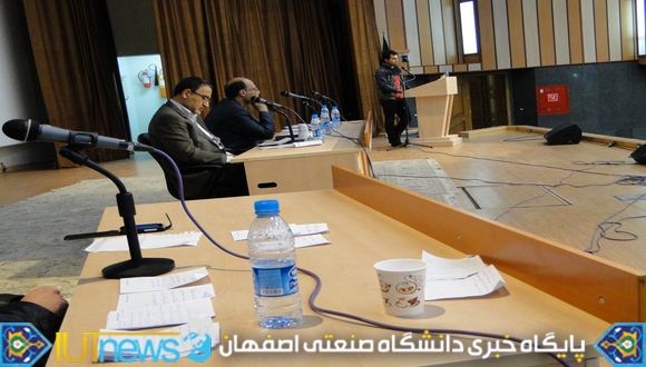 نشست صمیمانه پرسش و پاسخ دانشجویان تحصیلات تکمیلی و سرپرست دانشگاه صنعتی اصفهان