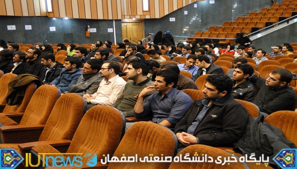 نشست صمیمانه پرسش و پاسخ دانشجویان تحصیلات تکمیلی و سرپرست دانشگاه صنعتی اصفهان