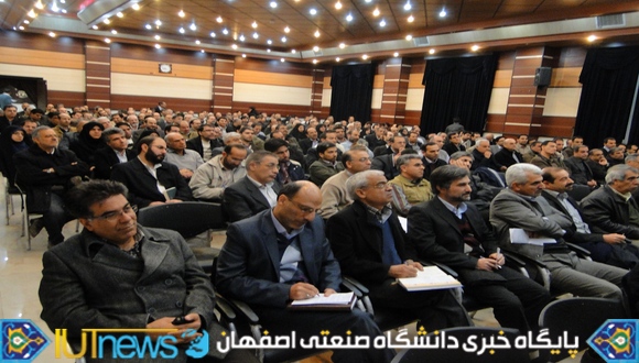 نشست صمیمانه اعضای هیأت علمی با سرپرست و معاونین دانشگاه صنعتی اصفهان